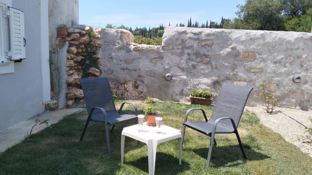 Vila Vikou House Yírion Exteriér fotografie