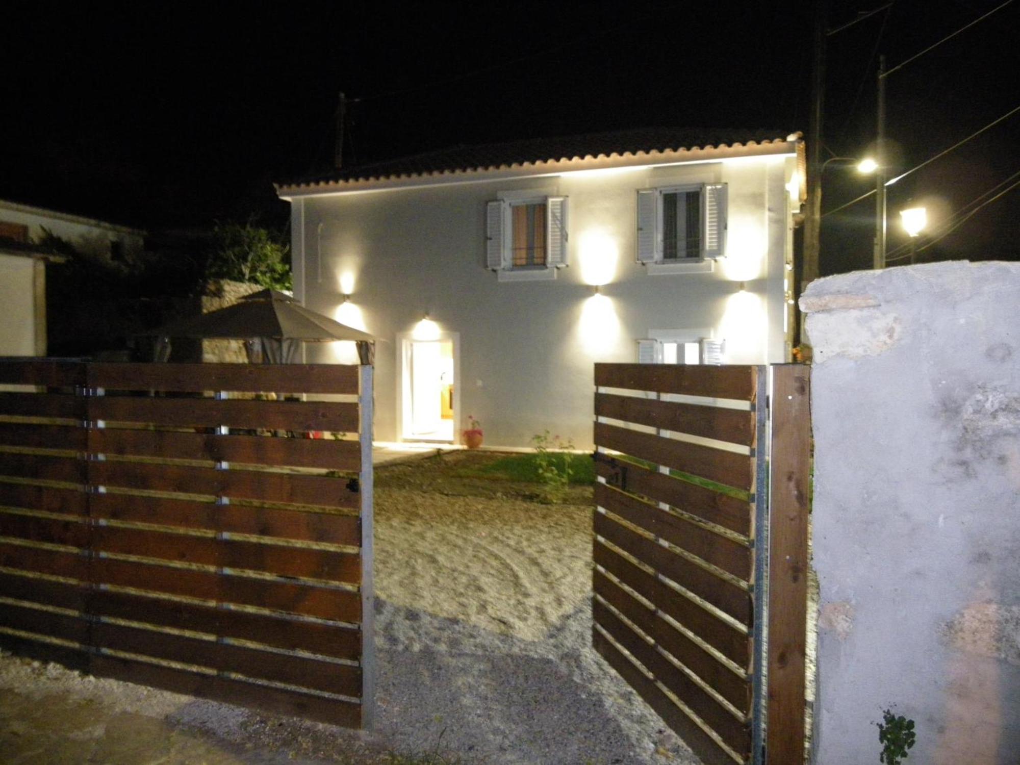 Vila Vikou House Yírion Exteriér fotografie